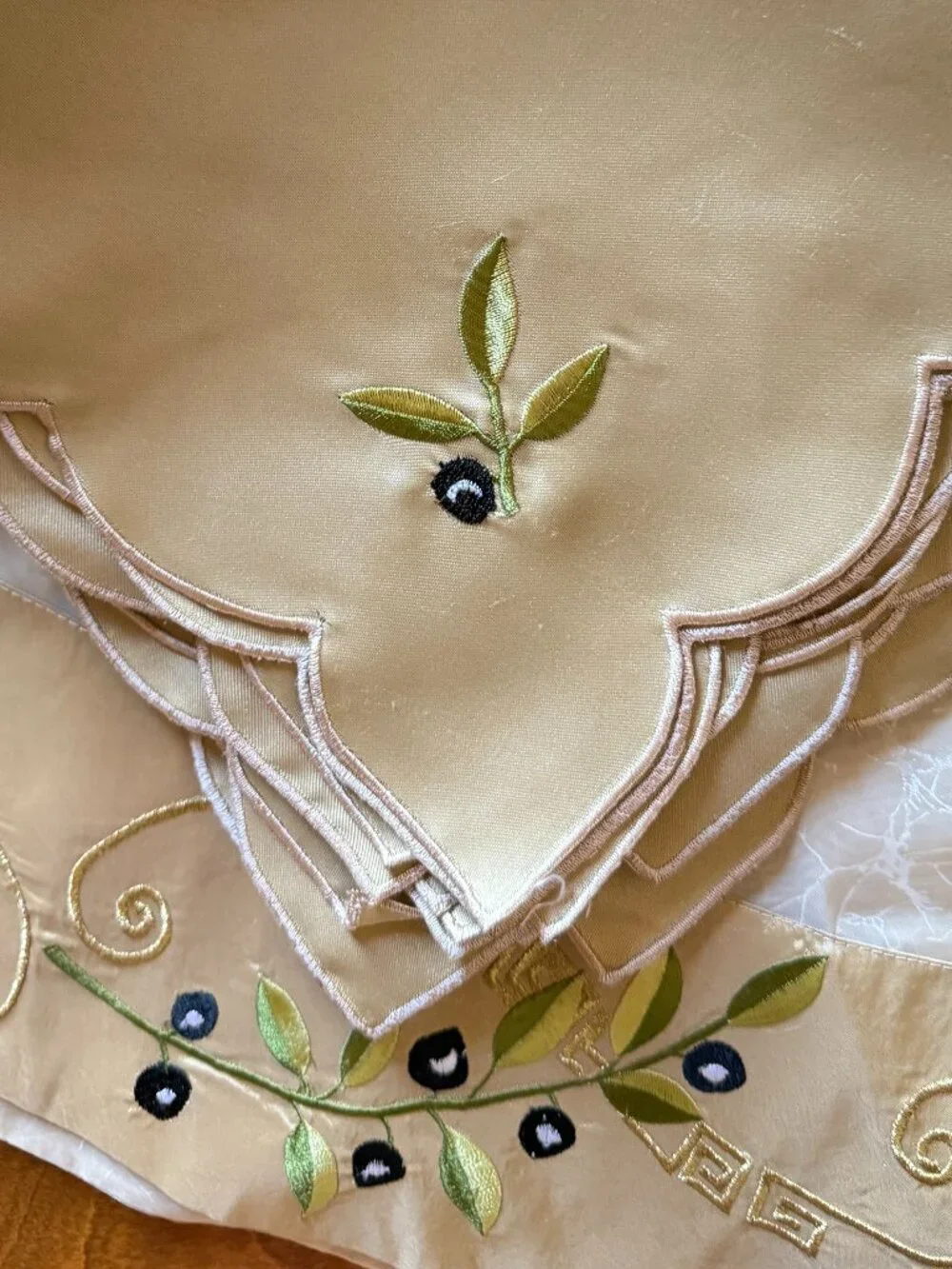 NEW Round Sheer Tablecloth With Satin trim & Embriodery from Greece